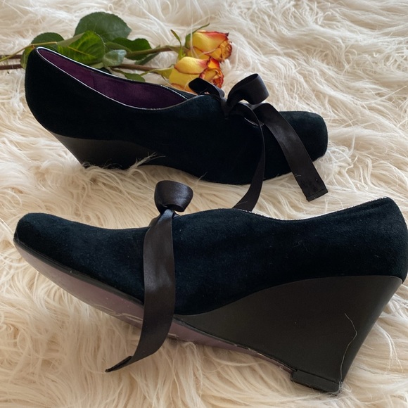 POETiC LICENCE London suede wedges - Picture 5 of 16